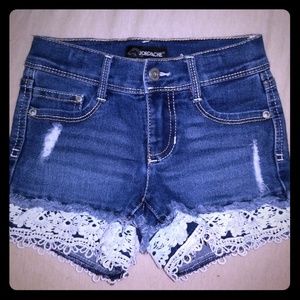 WHITE LACE BLUE JEAN SHORTS SIZE 5